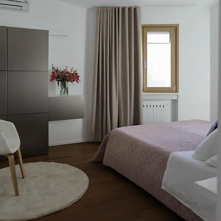 Allegra Luxury House サロ
